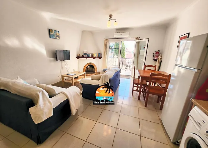 Modern 2 Bedroom Near Burriana Apartment *