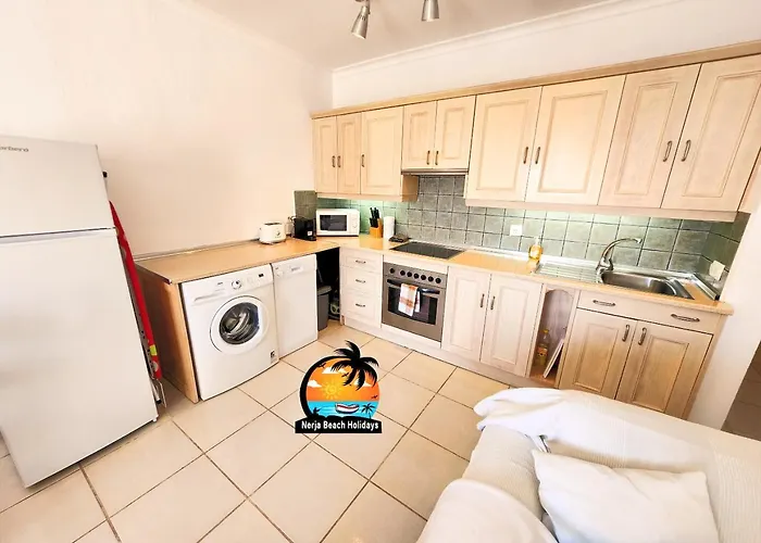 Modern 2 Bedroom Near Burriana Apartment