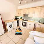 Modern 2 Bedroom Near Burriana Apartment