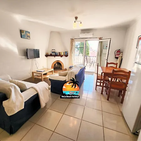 Modern 2 Bedroom Near Burriana Apartment *