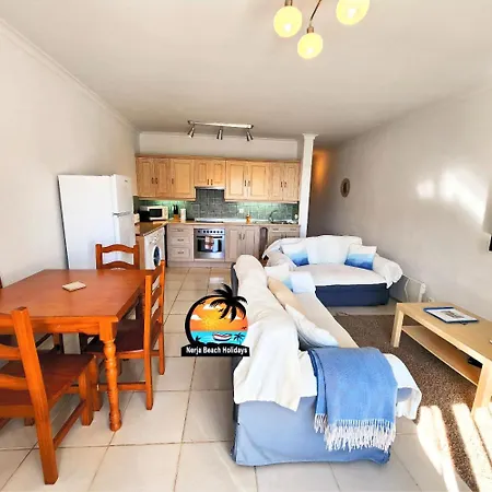 Modern 2 Bedroom Near Burriana Daire Nerja